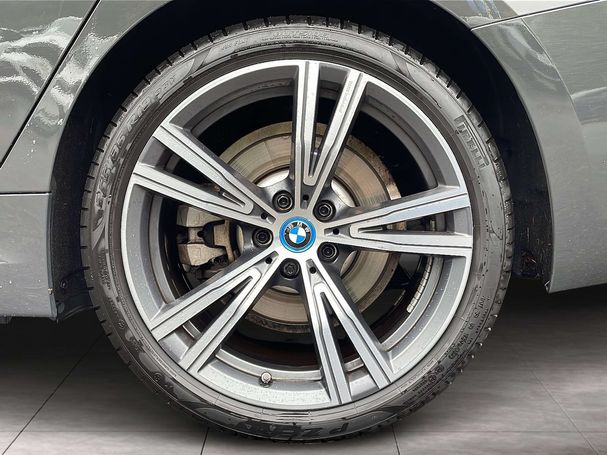 BMW 330 Touring e M Sport xDrive 215 kW image number 6