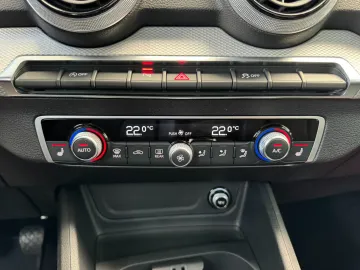 Car image 32