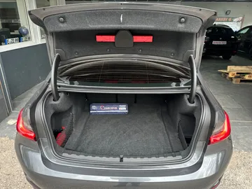 Car image 40