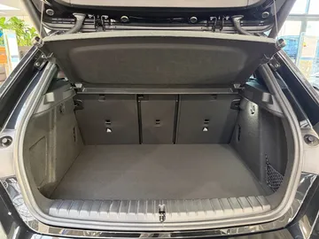 Car image 28