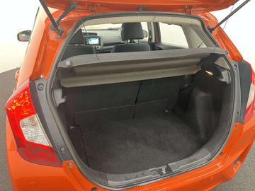 Car image 12