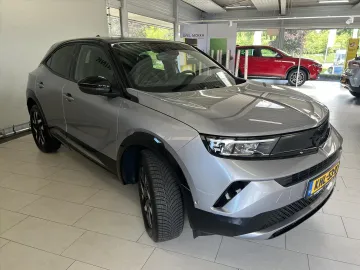 Car image 24