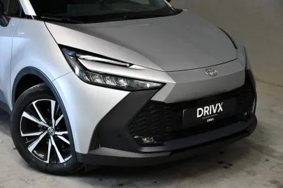 Car image 4