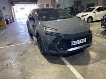 Car image 3