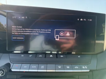 Car image 24