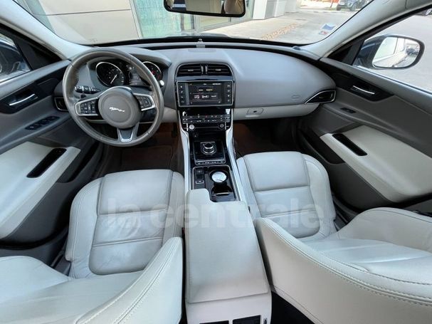 Jaguar XE 132 kW image number 5