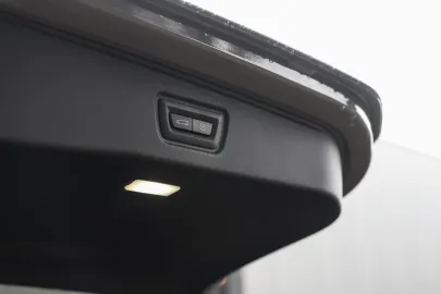 Car image 40