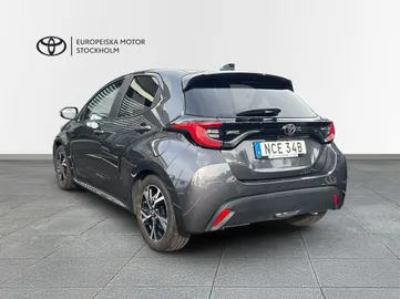Car image 4