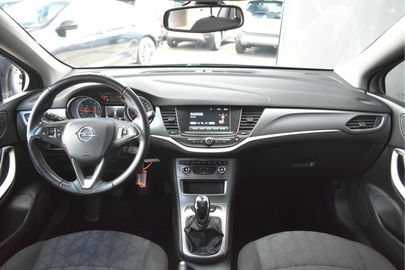 Car image 10