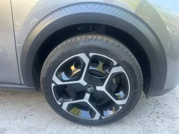 Car image 24