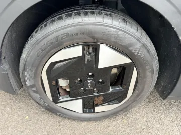 Car image 33
