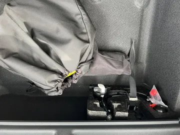 Car image 28