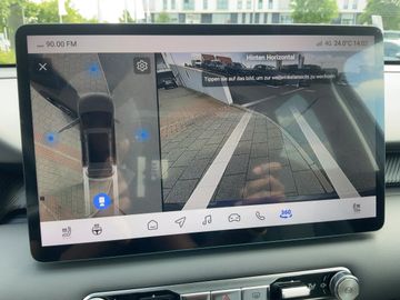 Car image 18