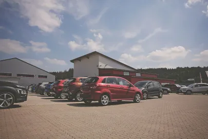 Car image 30