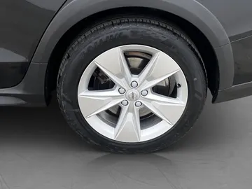 Car image 33
