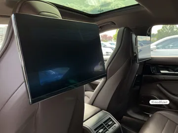 Car image 25