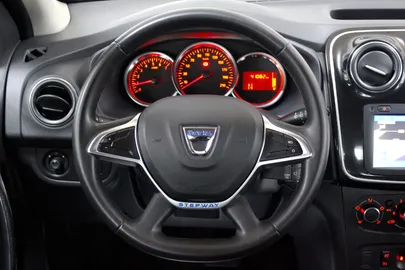 Car image 26