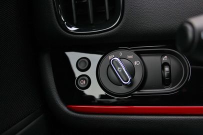 Car image 38