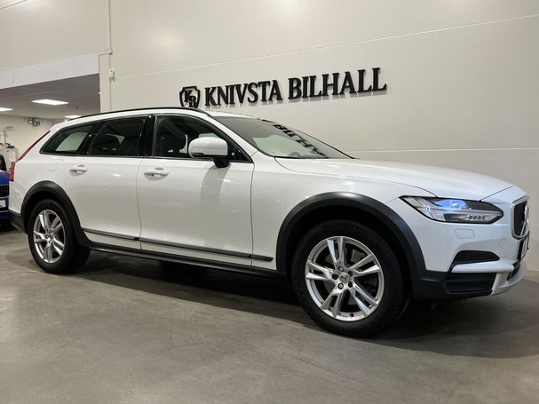 Volvo V90 Cross Country D4 AWD 140 kW image number 2