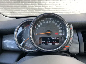 Car image 34
