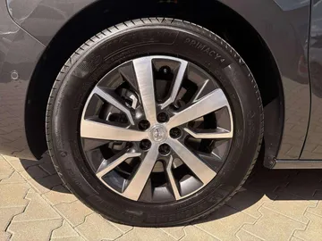 Car image 40