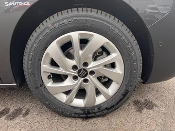 Car image 28