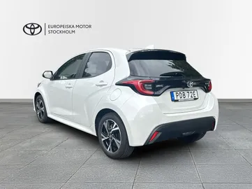 Car image 4