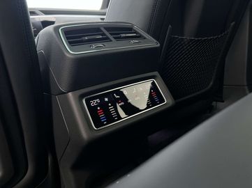 Car image 38