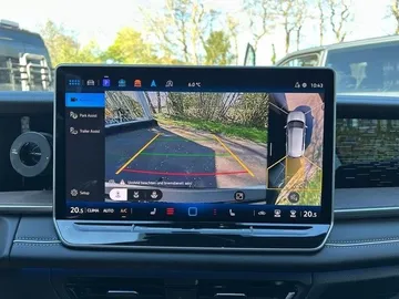 Car image 24
