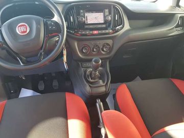 Car image 12