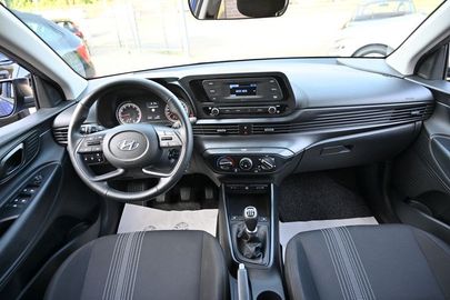 Car image 9