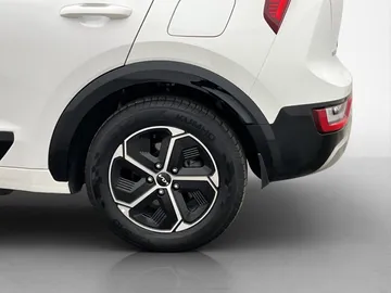 Car image 28