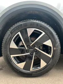 Car image 24