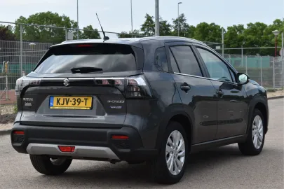 Car image 4