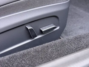Car image 44
