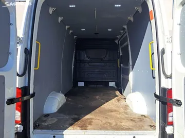 Car image 29