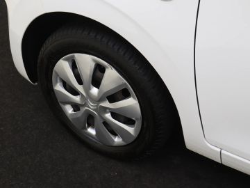 Car image 29