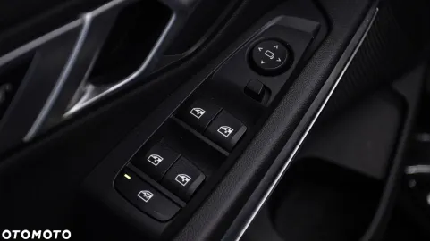 Car image 32