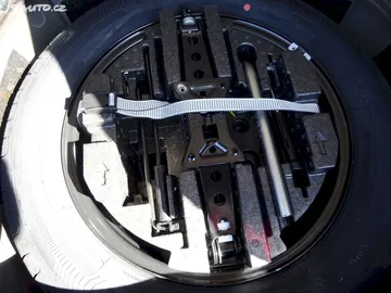 Car image 30