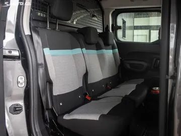 Car image 30