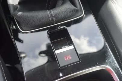 Car image 32