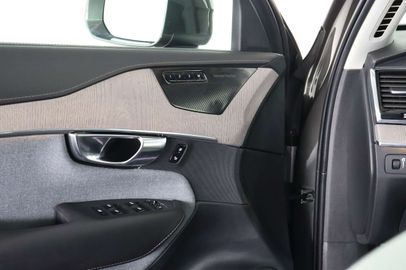 Car image 32