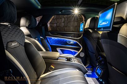 Car image 30