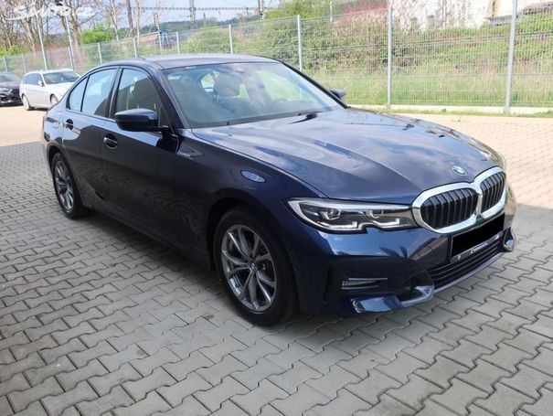 BMW 320d Sport Line 140 kW image number 19