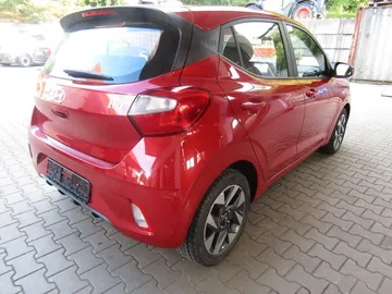 Car image 4
