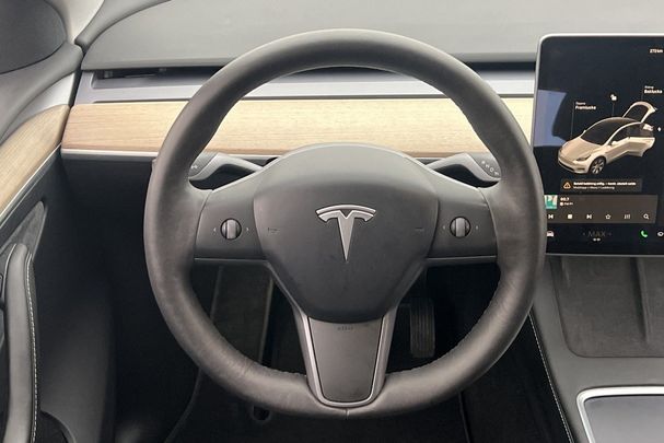 Tesla Model Y Long Range AWD 378 kW image number 14