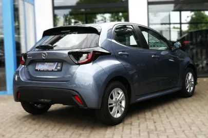 Car image 4