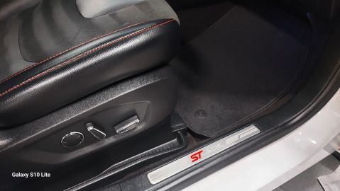 Car image 37