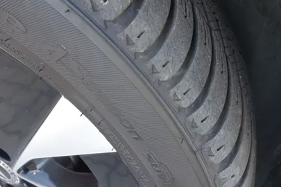 Car image 38