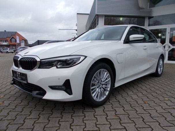 BMW 330 e Sport Line 215 kW image number 10